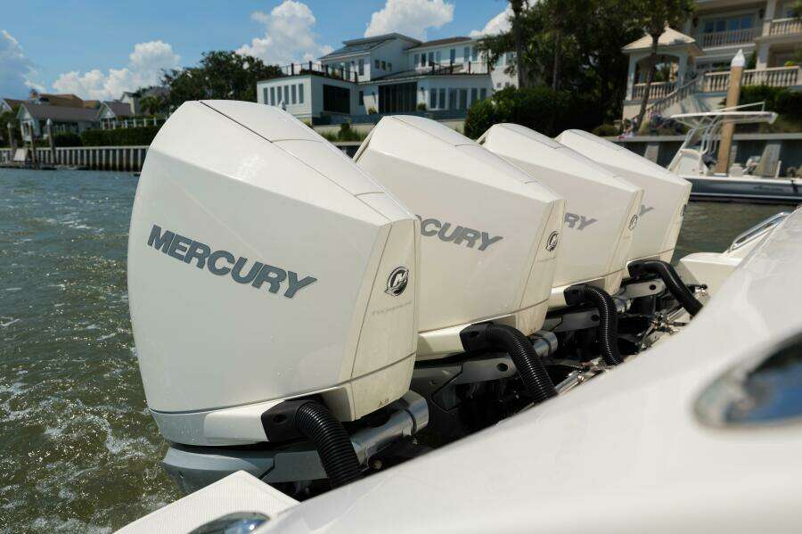 Boston Whaler 380 Realm- Engines
