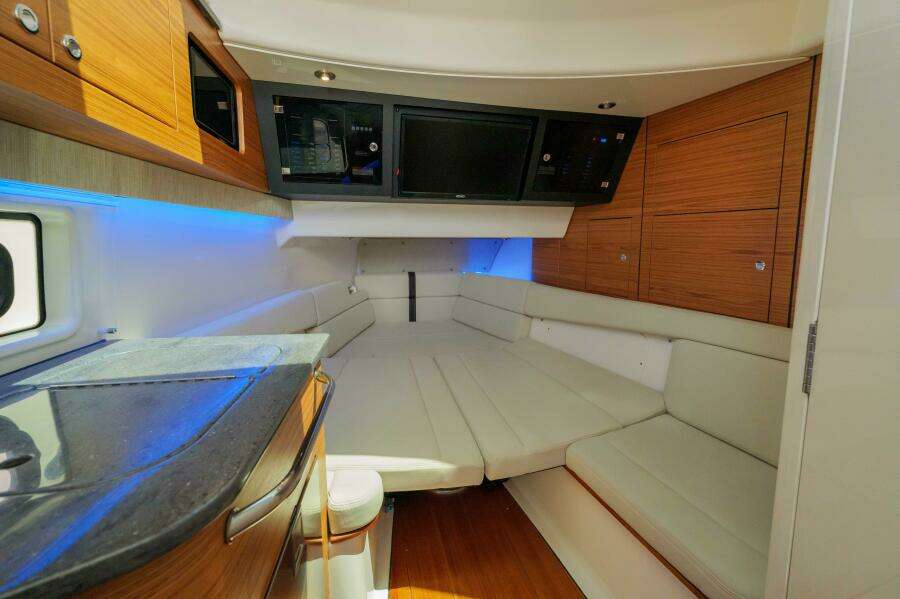 Boston Whaler 380 Realm- Cabin