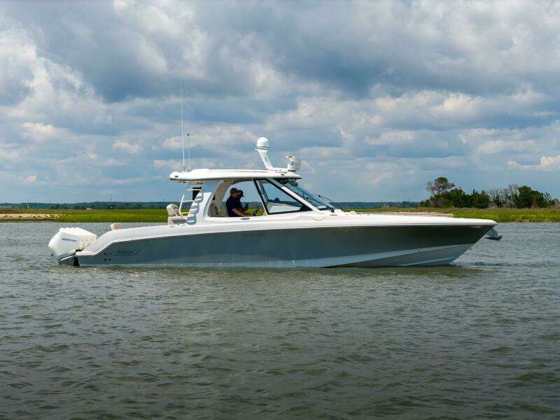 Boston Whaler 380 Realm- Profile