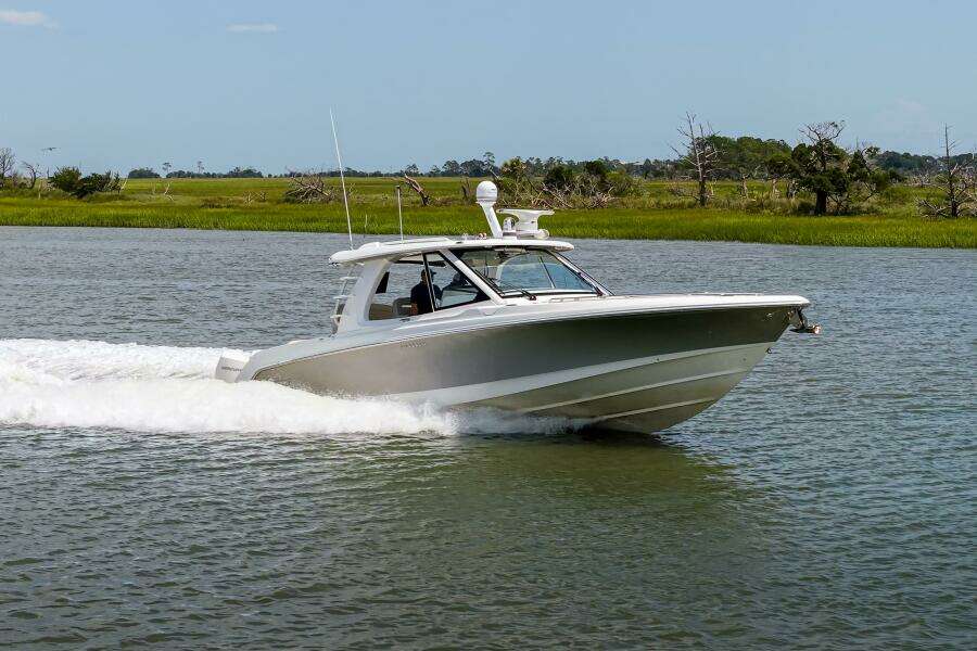 Boston Whaler 380 Realm- Running Profile