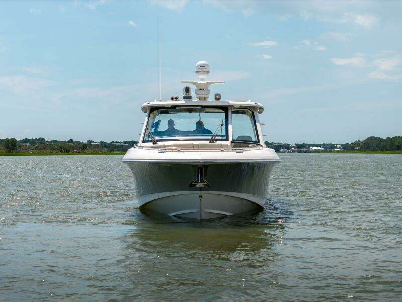 Boston Whaler 380 Realm- Profile
