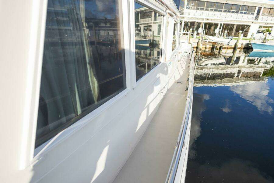 1985 Grand Banks Classic