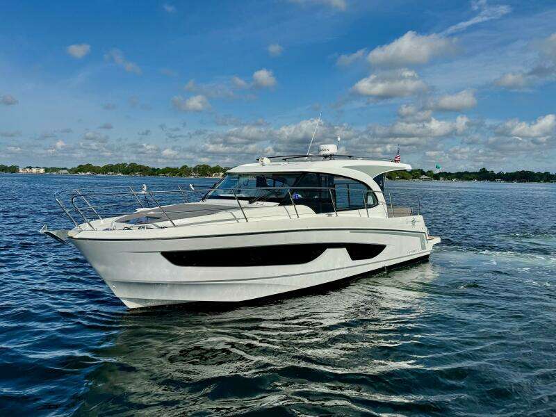 2024 Beneteau Antares 11Forward Port Quarter