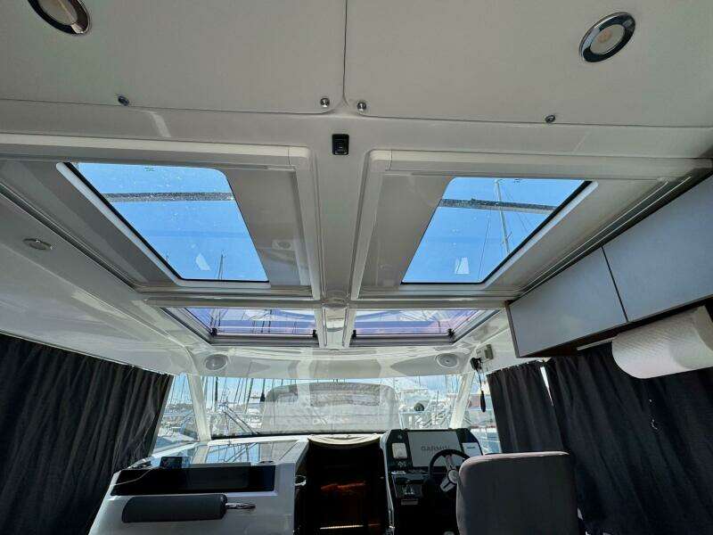 2024 Beneteau Antares 11Salon