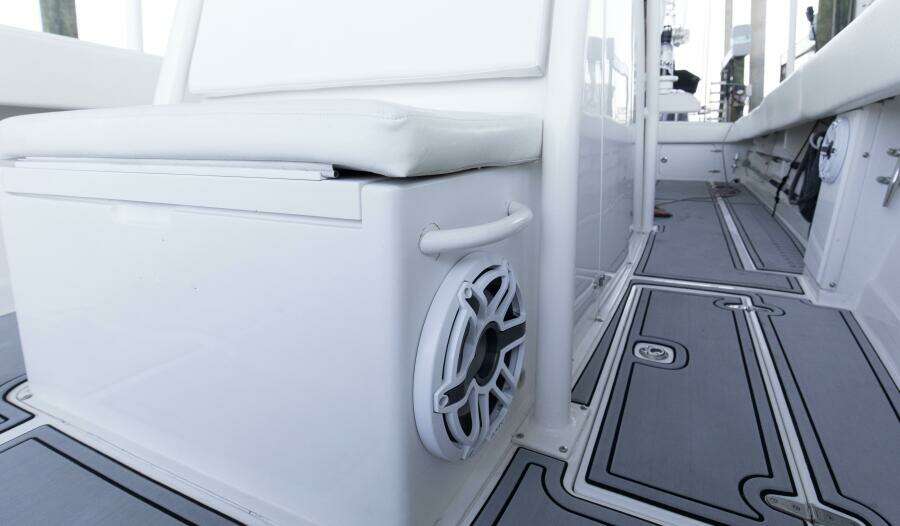 2004 31 Jupiter 31FS Smoke Show Deck