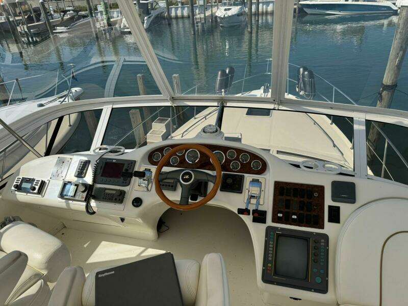 1999 Sea Ray 420 Aft Cabin