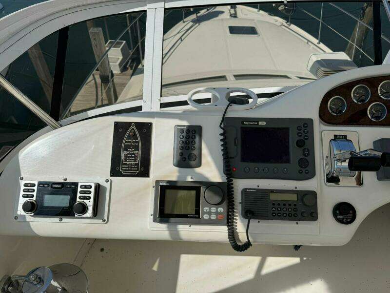 1999 Sea Ray 420 Aft Cabin