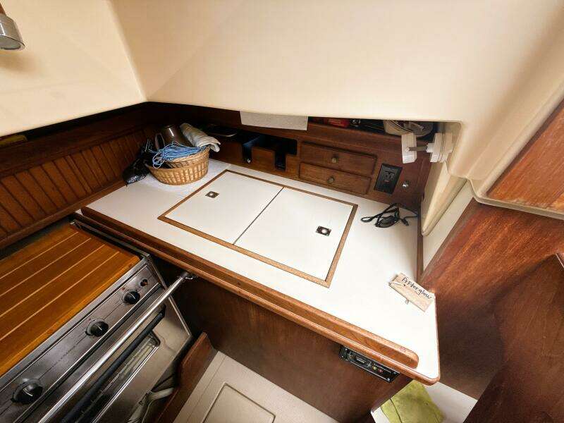 1992 Island Packet 32