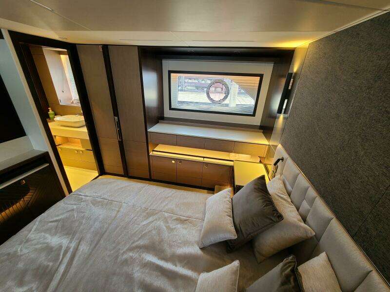 2023 Sunseeker 68 Manhattan