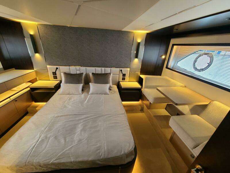 2023 Sunseeker 68 Manhattan