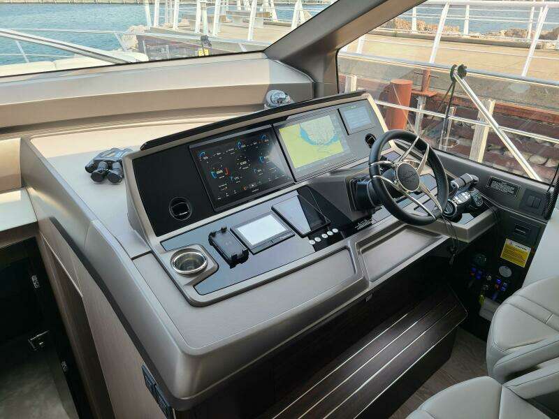 2023 Sunseeker 68 Manhattan