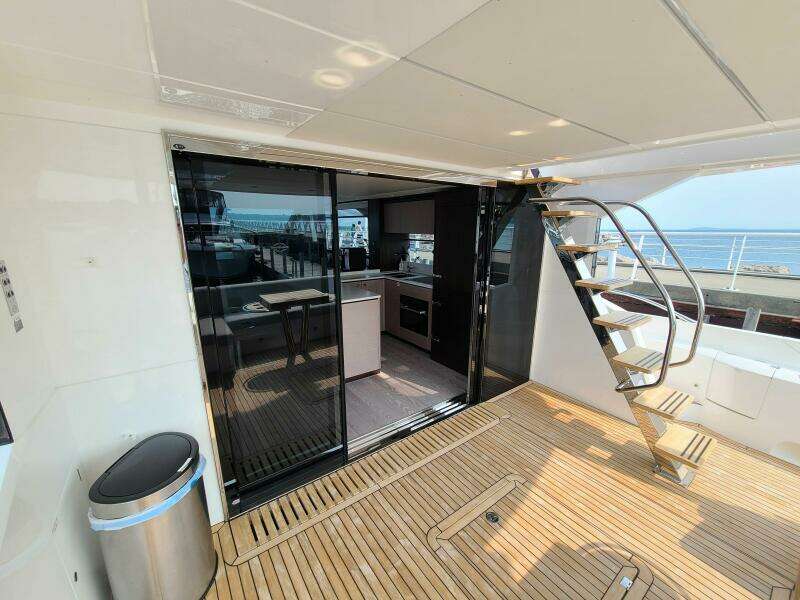 2023 Sunseeker 68 Manhattan