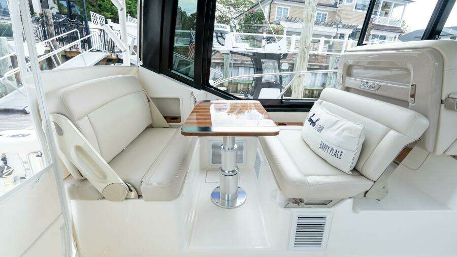 2024 Boston Whaler 405 Conquest