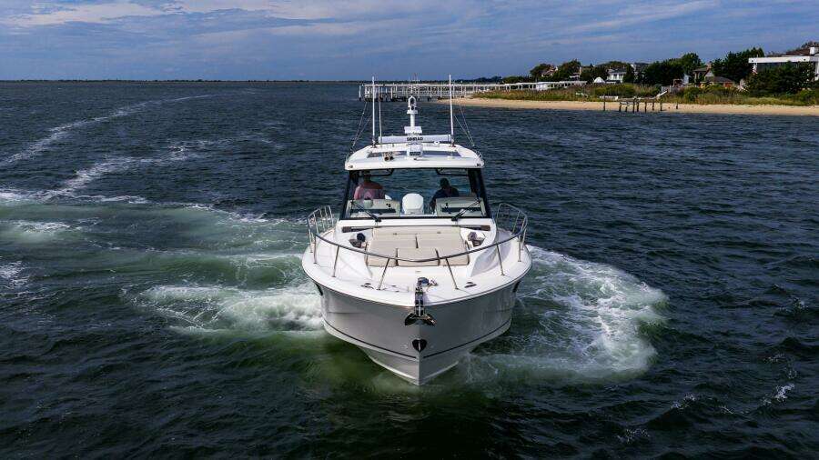2024 Boston Whaler 405 Conquest