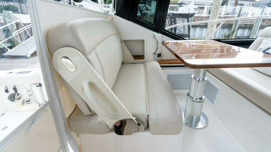 2024 Boston Whaler 405 Conquest
