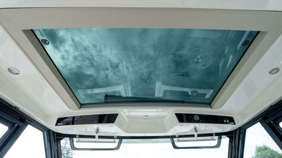 2024 Boston Whaler 405 Conquest