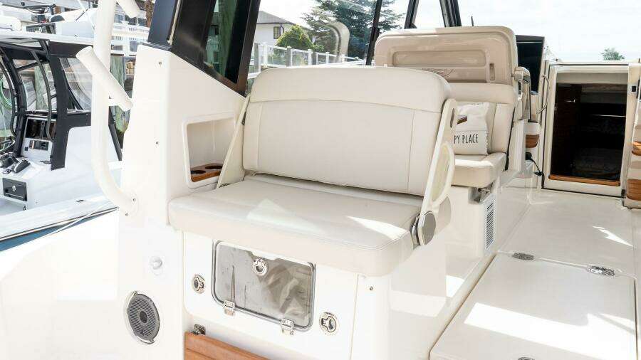 2024 Boston Whaler 405 Conquest