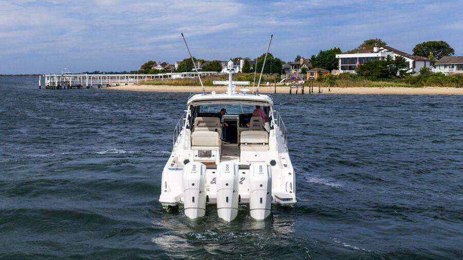 2024 Boston Whaler 405 Conquest