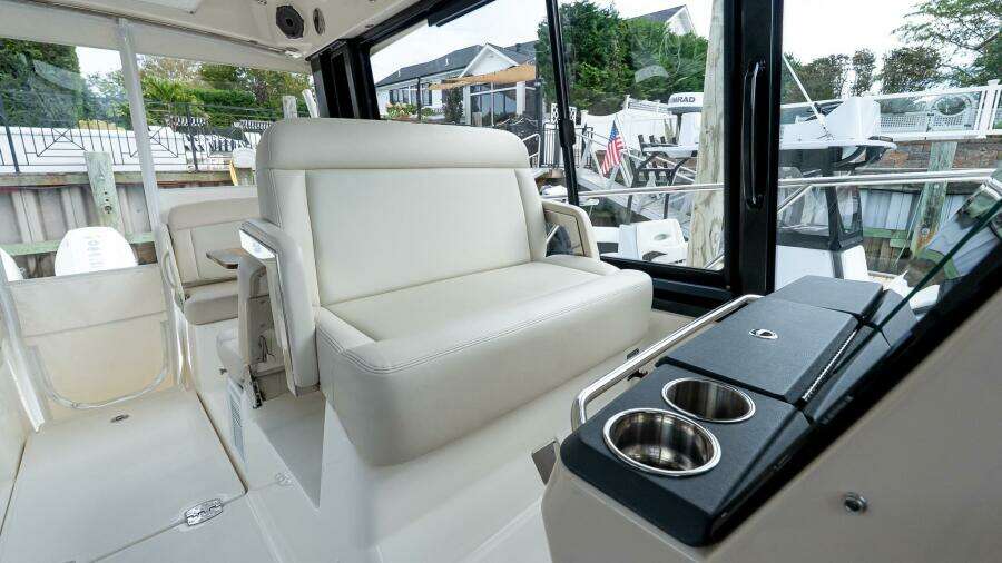 2024 Boston Whaler 405 Conquest
