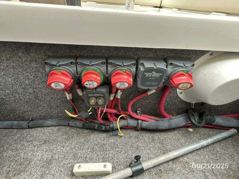 28' Chris-Craft battery switches