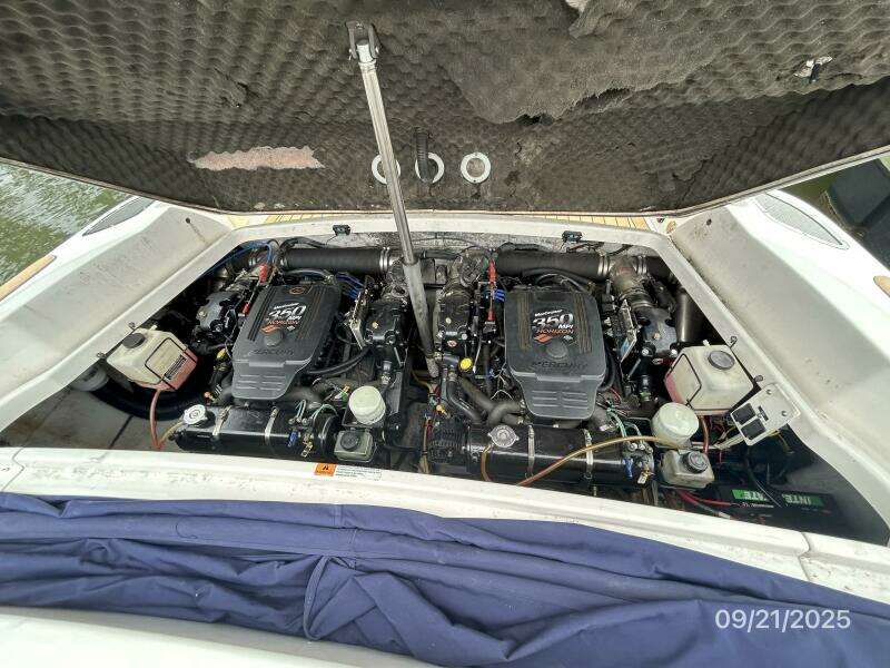28' Chris-Craft engine compartment