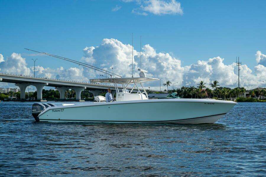 2011 Bahama 37 CC