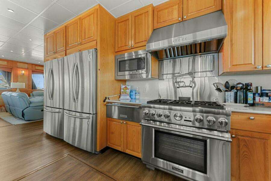 2018 Avenger Luxury Catamaran Coastal Cruiser