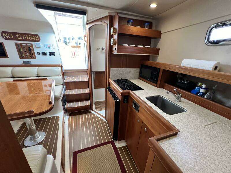 2004 Mainship Pilot 34