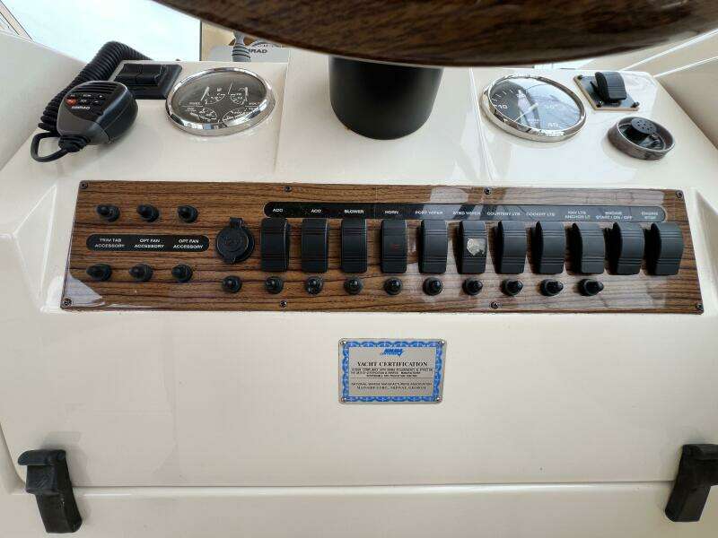 2004 Mainship Pilot 34