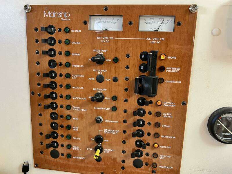 2004 Mainship Pilot 34