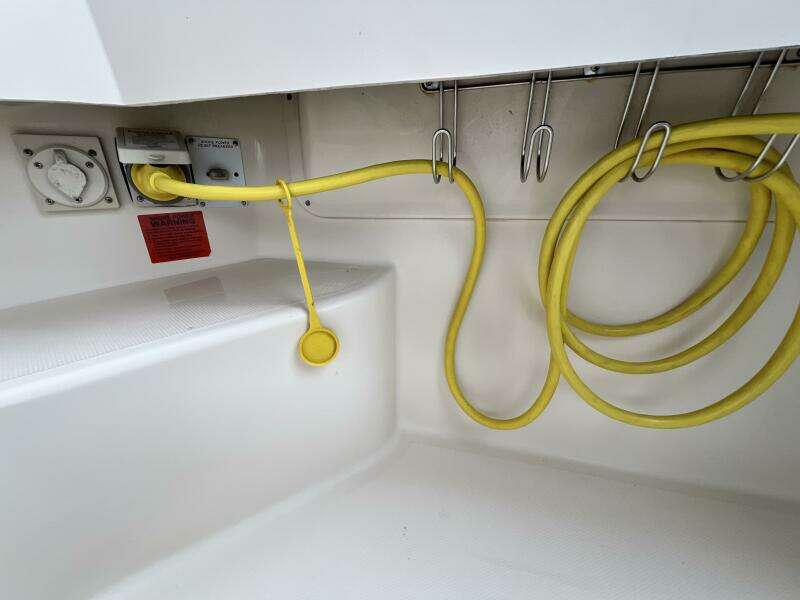 2004 Mainship Pilot 34