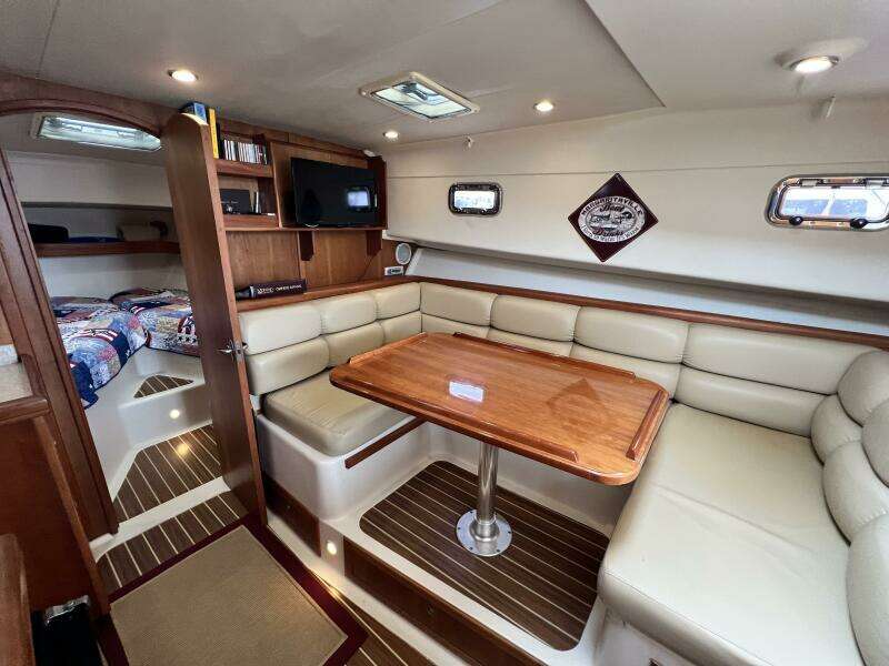 2004 Mainship Pilot 34