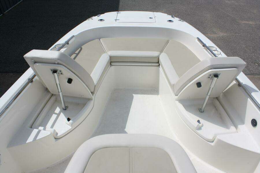 2021 Boston Whaler 270 Dauntless