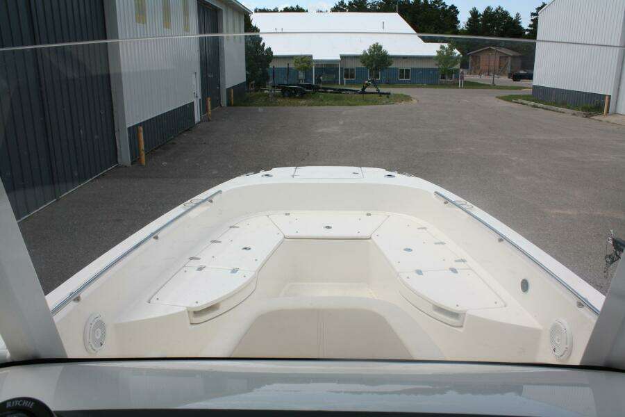 2021 Boston Whaler 270 Dauntless