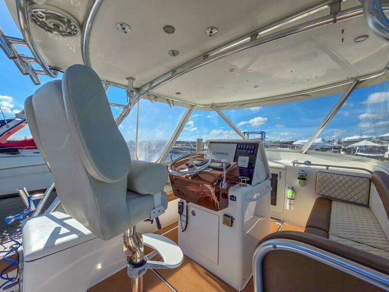 2005 Egg Harbor 35' Predator Express