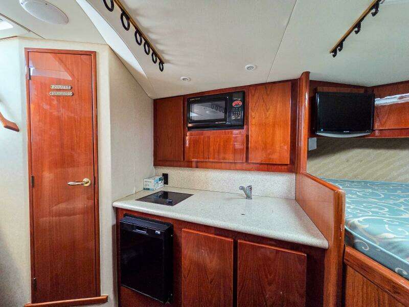2005 Egg Harbor 35' Predator Express