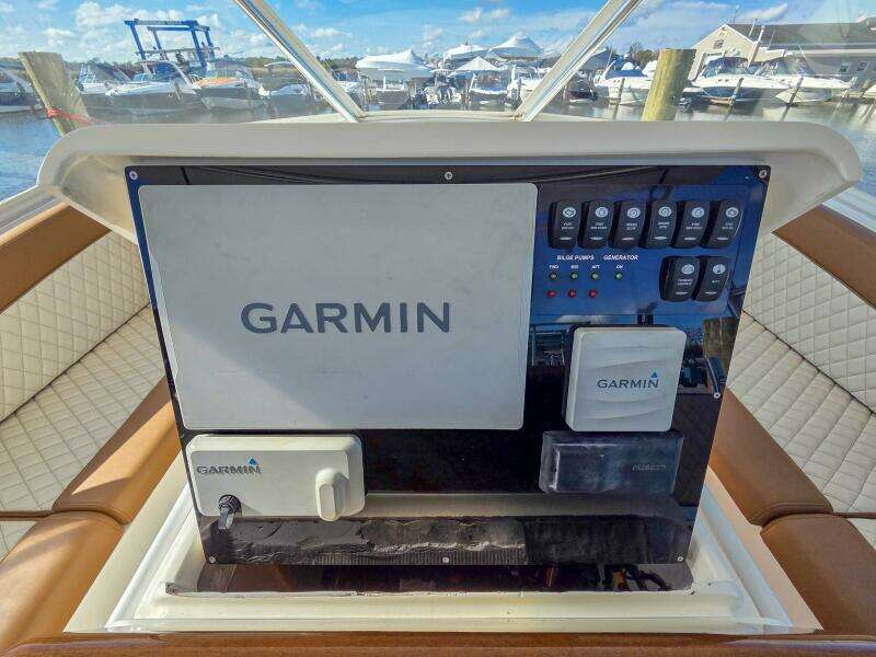 2005 Egg Harbor 35' Predator Express