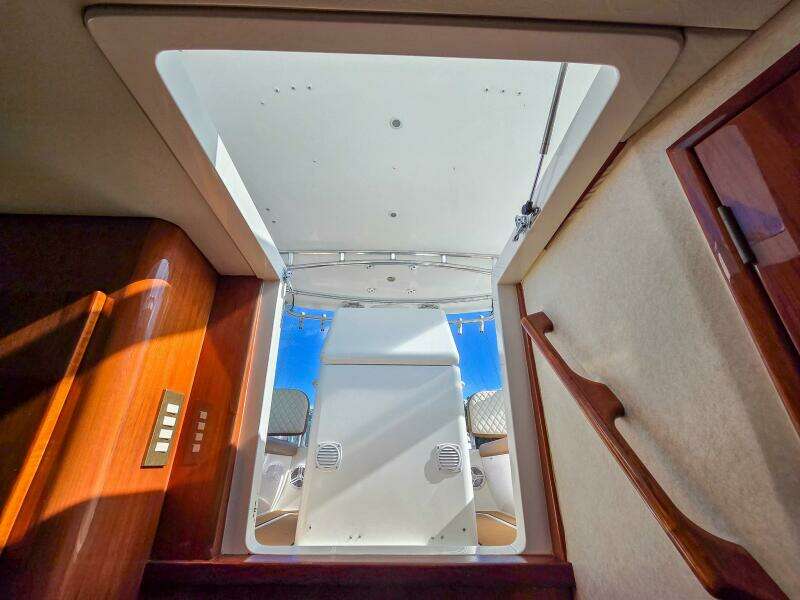 2005 Egg Harbor 35' Predator Express