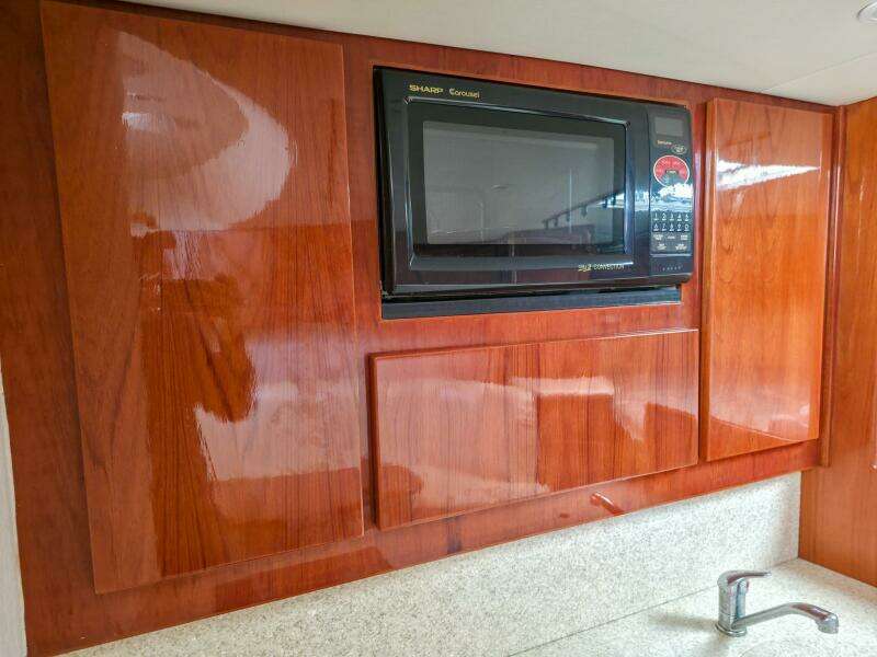 2005 Egg Harbor 35' Predator Express