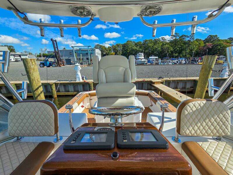 2005 Egg Harbor 35' Predator Express