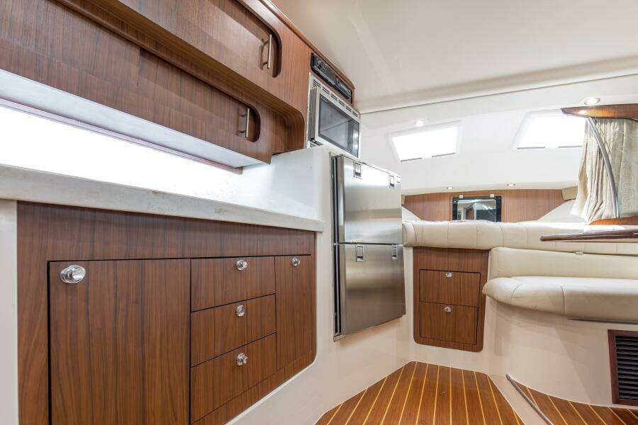 2016 37 Grady White 370 Express Papa's Dream Salon (2)