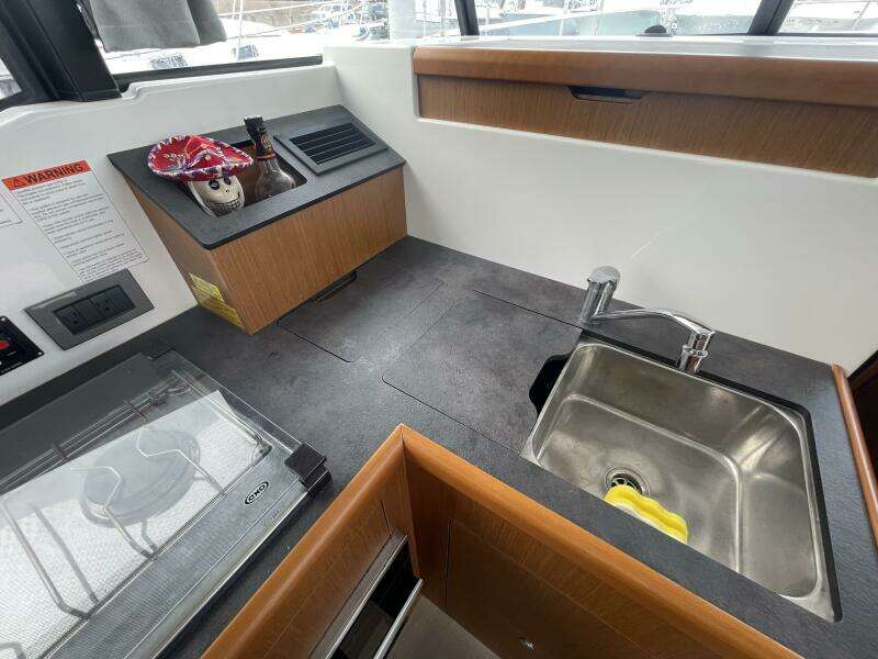 2018 Beneteau Swift Trawler 35- Flybridge