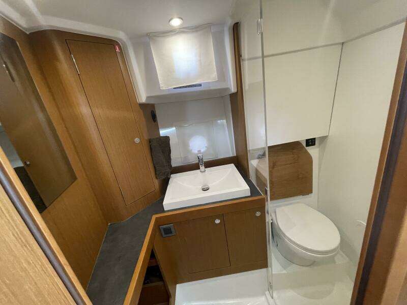 2018 Beneteau Swift Trawler 35- Flybridge