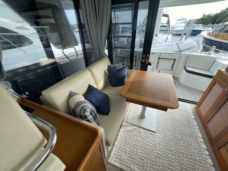 2018 Beneteau Swift Trawler 35- Flybridge