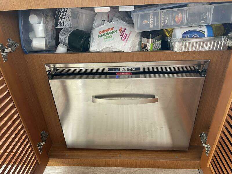 2018 Beneteau Swift Trawler 35- Flybridge