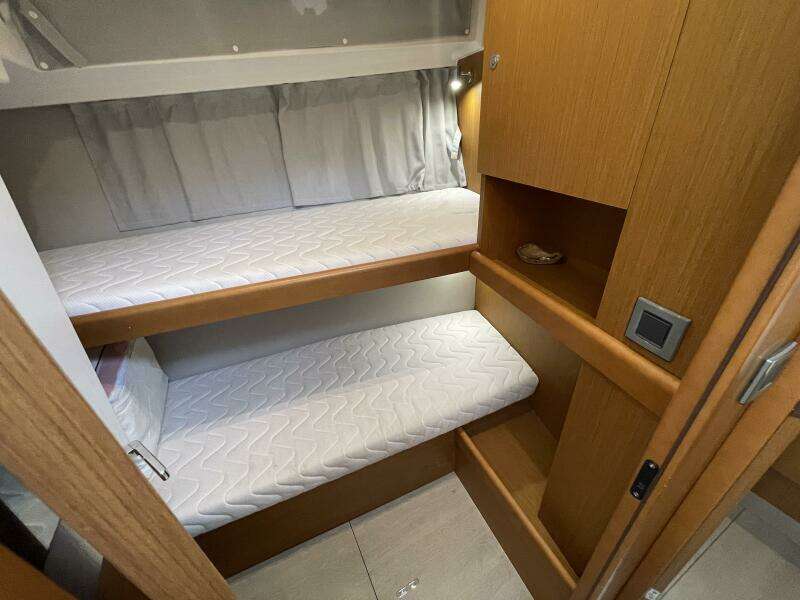 2018 Beneteau Swift Trawler 35- Flybridge