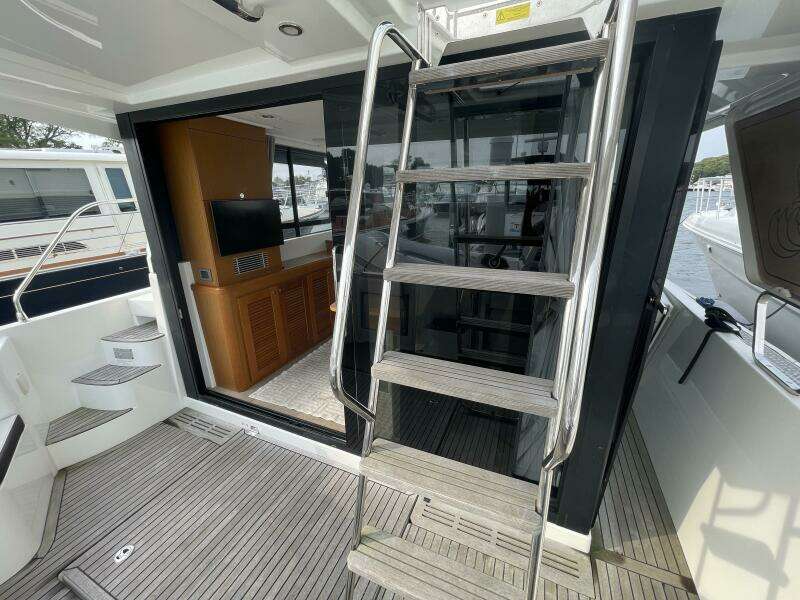 2018 Beneteau Swift Trawler 35- Flybridge