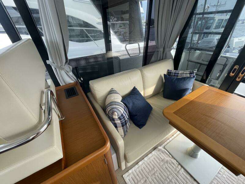2018 Beneteau Swift Trawler 35- Flybridge