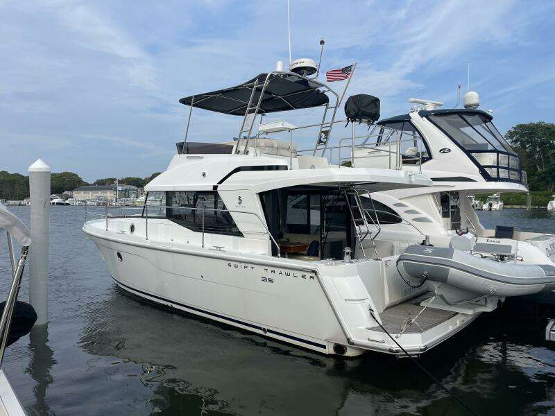 2018 Beneteau Swift Trawler 35- Flybridge