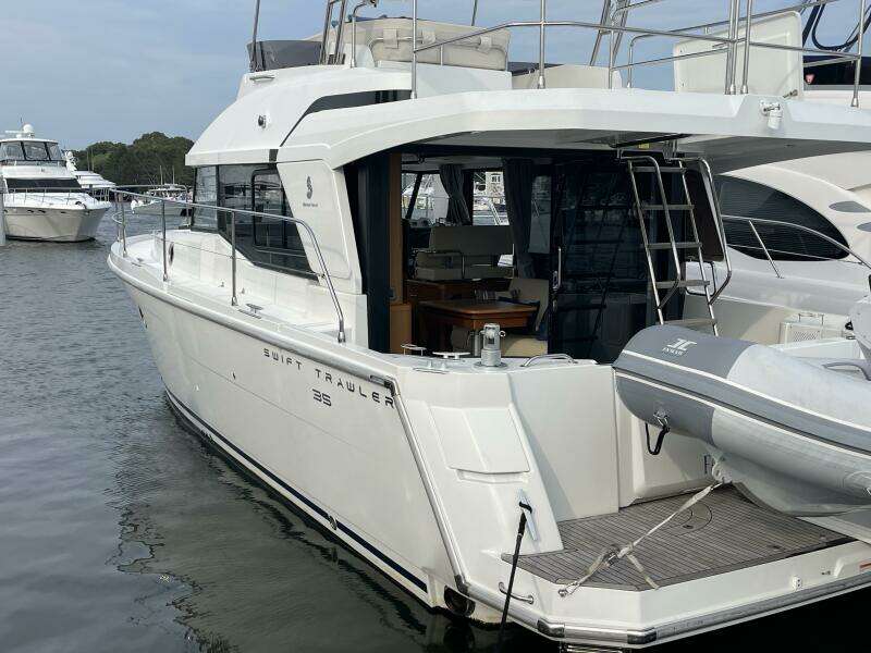 2018 Beneteau Swift Trawler 35- Flybridge